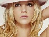 Britney Spears claque porte Factor