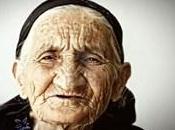 Nouvelle recherche scientifique: gens vivent plus vieux mais sont également malades