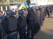 police réprime rassemblement devant tribunal Tizi-Ouzou