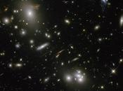 Intrusion Space Invaders autour d’un lointain amas galaxies