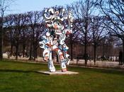 Paris Costumé Jean Dubuffet Terrasse Paume dans jardins Tuileries