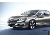 Honda Accord Hybride rechargeable 2014 berline littéralement branchée!