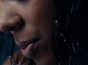 Kelly Rowland touchante dans clip "Dirty Laundry"