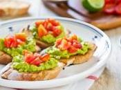 Crostinis guacamole tomate