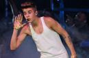 Justin Bieber reçoit trois fois visite police nuit… Jennifer Lopez cascadeuse talons aiguille…