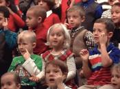 enfant signe spectacle d'année pour parents sourds