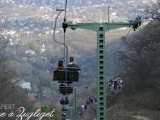 Budapest. Prendre télésiège Zugliget, d'enfant.