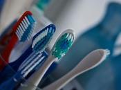 plus millions bactéries dans brosse dents