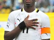 BRESIL 2014. Vidéo: Ghanéen Sulley Muntari distribue l’argent Brésiliens défavorisés