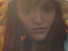 Vidéo Kirsten Dunst moque selfies