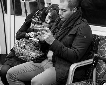 Il photographie l’absence de conversations due aux smartphones