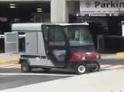voiturette golf folle, marche arrière, sans chauffeur et...un héros