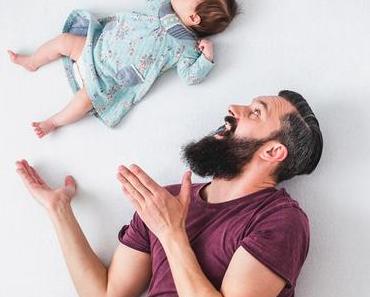 Un couple de photographes s’amuse avec bébé sans Photoshop