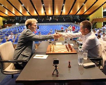 Bienne 02 : Rapport joue un gambit du Roi