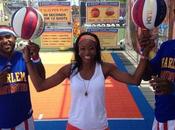 Harlem Globetrotter marque panier haut