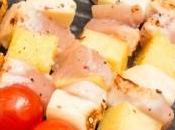 Brochettes lapin, ananas tomates cerise