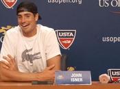 Caroline Wozniacki s’invite conférence presse John Isner