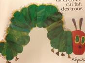 Chut enfants lisent chenille fait trous