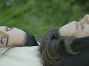 sweat capuche dispose d’une gonflable transforme oreiller