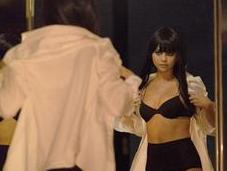 Selena Gomez sexy lingerie dans clip ‘Hands Myself’