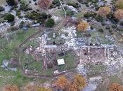 ruines d'une ancienne cité grecque inconnue trouvées altitude