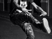 krump danser pour exprimer non-violence dans style agressif