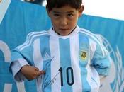 Quand l’enfant Afghan remplace poubelle vrai maillot Messi