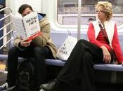 Pour attirer l’attention usagers métro, faux livres