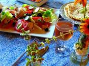 Repas méditerranéen avec salade Caprese