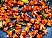 Saucisses Knackis poulet sublimées forme fleurs légèrement caramélisées sauce d’huître piments Padrón celles enfance