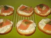 Canapés apéritifs express légers saumon fumé, fromage blanc l'aneth pour grands pressés