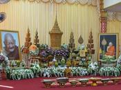 Udonthani. Préparatifs cérémonie funérailles moine Luang Chan