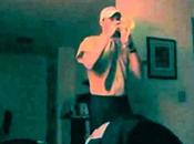 Darude Sandstorm avec deux stylos