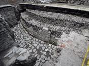 Archéologie ancien temple terrain aztèques découverts Mexico