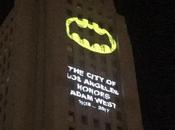 Angeles Signal géant projeté cette nuit hommage Adam West