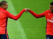 magnifique complicité entre Neymar Mbappé