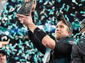 Brady fait voler vedette Nick Foles lors Super Bowl
