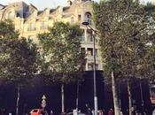 boutique Samsung coté l'Apple Store Champs-Élysées