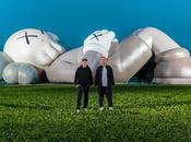 COMPANION KAWS HOLYDAY pose pied mont Fuji