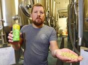 News bière COVID-19: compagnies Calgary fabriquent désinfectant pour mains dans cuves vides Bière brune