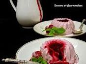 Panna Cotta rose coulis framboises.