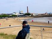 allant vider poubelles