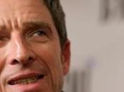 Noel Gallagher raconte première rencontre avec George Harrison.