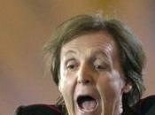 Paul McCartney enflammé Glastonbury avec l’un sets plus emblématiques d’histoire festival hier soir.