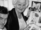 fan-club Beatles remis parents George Harrison plaque pour temps efforts qu’ils consacrés Beatles”.