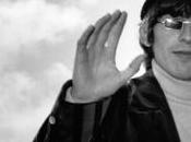 George Harrison hôtesse l’air d’aller faire voir pour l’avoir interrompu.