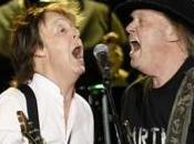 Revivez moment Paul McCartney rejoint Neil Young pour reprendre Beatles.