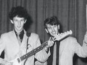 premier groupe Ringo Starr obtenu meilleurs lits Hambourg Beatles grâce leurs costumes roses.