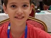 garçon huit presque imbattable échecs