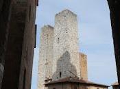 Charme médiéval, voisins gonflables blanc Gimignano.